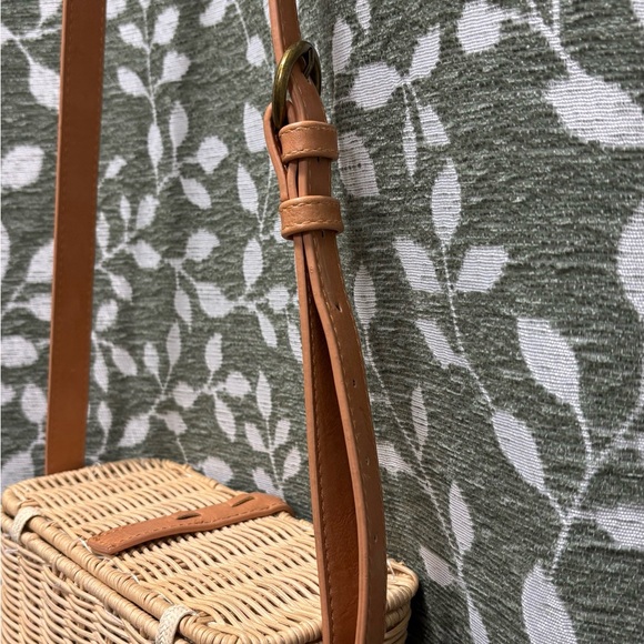 Universal Thread Tan Wicker Crossbody Handbag With Faux Leather Strap - Picture 9 of 11